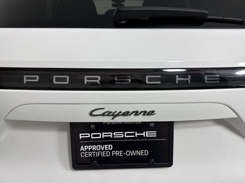 Certified 2023 Porsche Cayenne Platinum Edition AWD/4WD image 18