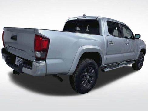 Used 2022 Toyota Tacoma SR5 AWD/4WD image 8