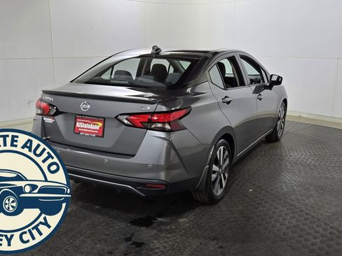 Used 2020 Nissan Versa SR image 7