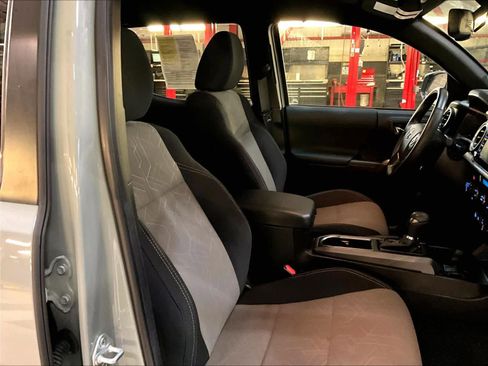 Used 2023 Toyota Tacoma TRD Sport w/ Technology Package image 11