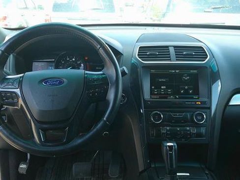 Used 2016 Ford Explorer XLT w/ Equipment Group 202A AWD/4WD image 10