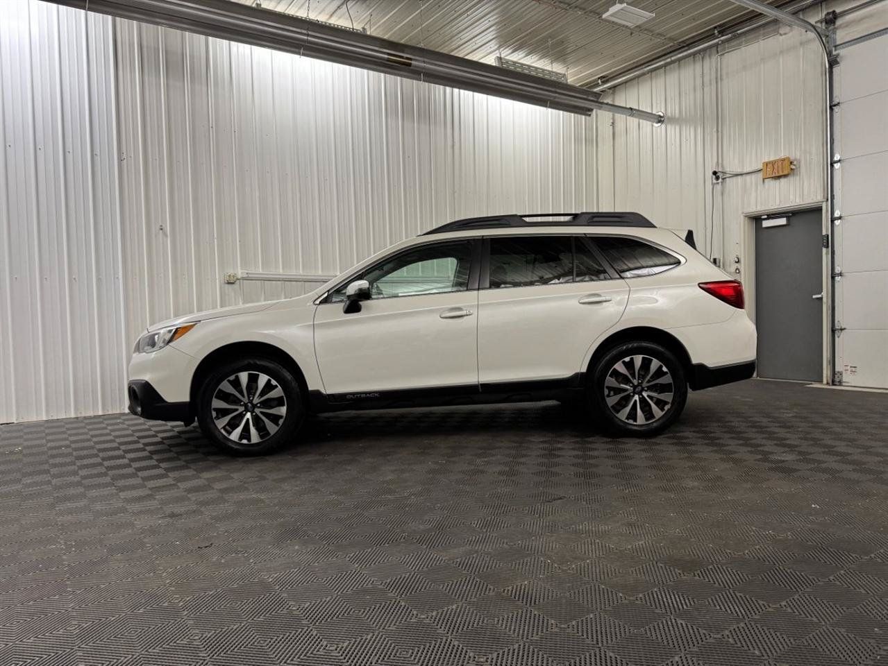Used 2017 Subaru Outback 2.5i Limited AWD/4WD image 2
