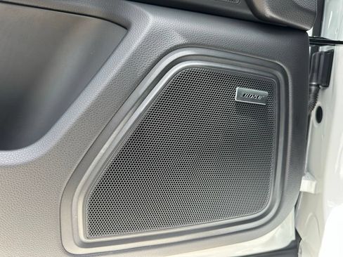 Used 2026 Porsche Macan AWD/4WD image 19