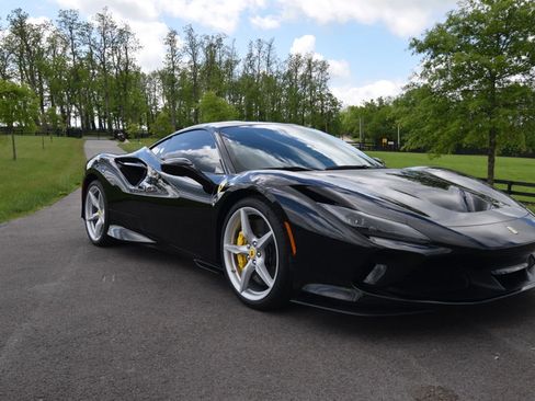 Used 2022 Ferrari F8 Tributo RWD image 4