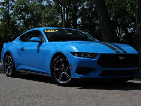 Used 2024 Ford Mustang Coupe RWD image 1