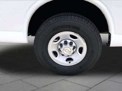 Used 2021 Chevrolet Express 2500 w/ Driver Convenience Package RWD image 9