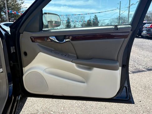 Used 2002 Cadillac De Ville DTS w/ Premium Equipment Pkg image 14