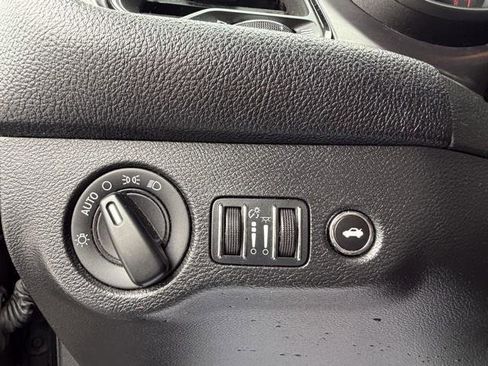 Used 2016 Dodge Challenger SXT image 13