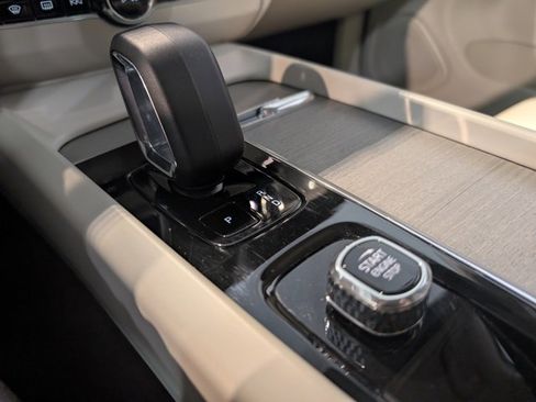 Used 2023 Volvo XC60 B5 Plus w/ Climate Package image 25