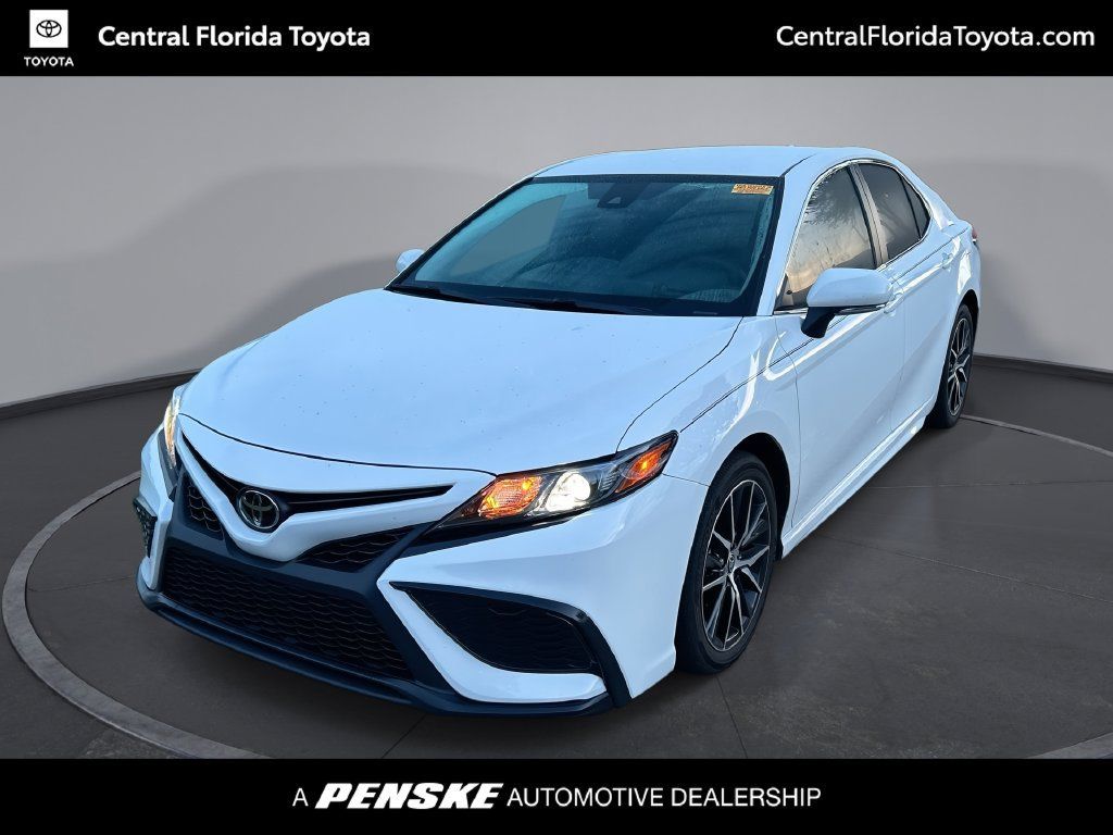 Used 2024 Toyota Camry SE FWD image 1