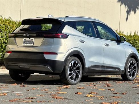 Used 2022 Chevrolet Bolt EUV Premier w/ Sun & Sound Package image 4