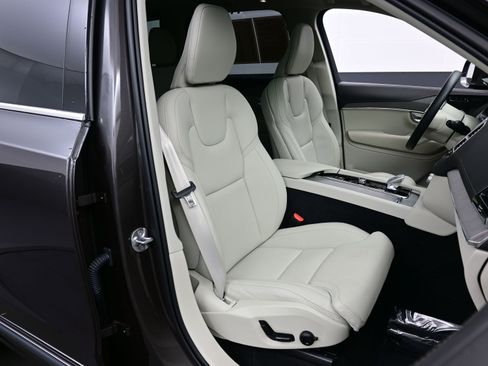Used 2025 Volvo XC90 B6 Ultra w/ Protection Package image 15
