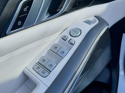 Used 2023 BMW X7 xDrive40i w/ Executive Package image 25