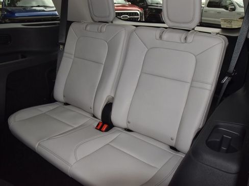 New 2026 Lincoln Aviator 2WD image 15