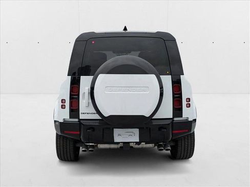 New 2025 Land Rover Defender 110 X-Dynamic SE image 8