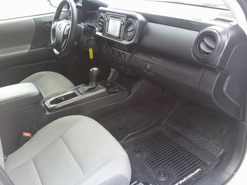 Used 2018 Toyota Tacoma SR image 23