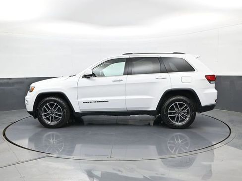 Used 2020 Jeep Grand Cherokee Laredo w/ 18" Wheel & 8.4" Radio Group AWD/4WD image 8