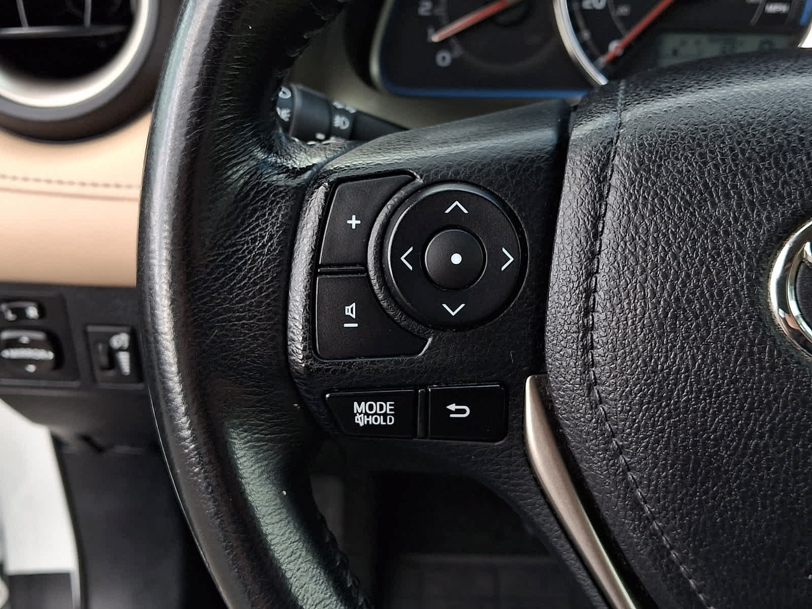 Used 2014 Toyota RAV4 Limited AWD/4WD image 23
