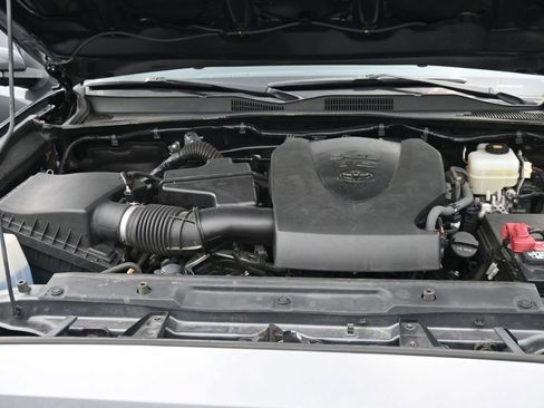 Used 2020 Toyota Tacoma TRD Off-Road AWD/4WD image 19