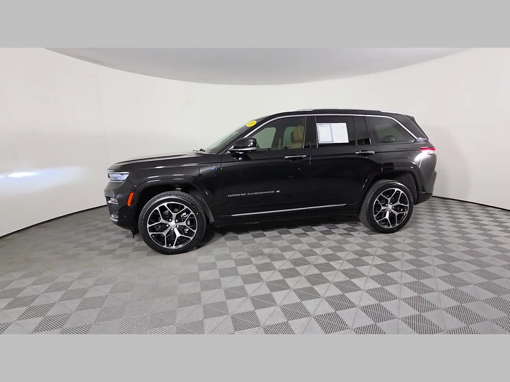Used 2023 Jeep Grand Cherokee Summit AWD/4WD image 43