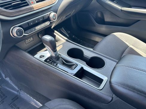 Used 2025 Nissan Altima 2.5 SV FWD image 41