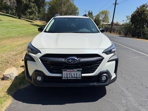 Used 2025 Subaru Outback Premium AWD/4WD image 9