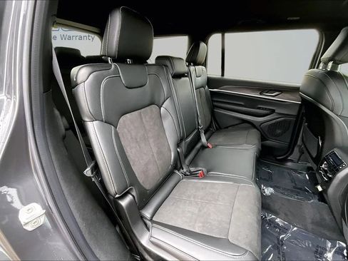 New 2026 Jeep Grand Cherokee L 4WD image 9