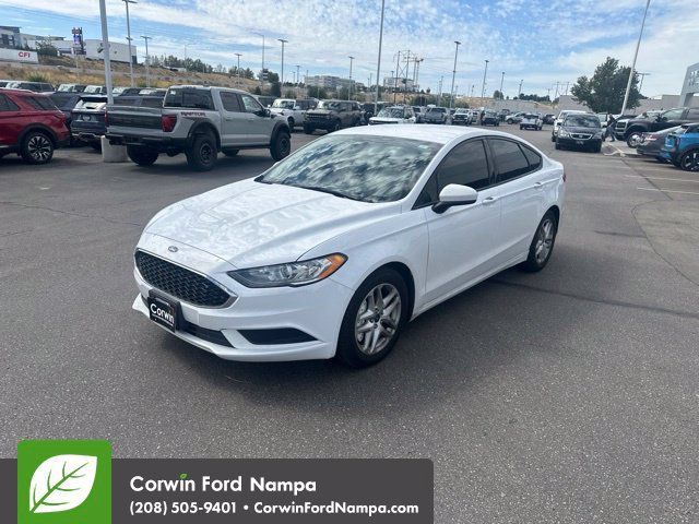 Used 2018 Ford Fusion SE w/ Fusion SE Technology Package FWD image 3