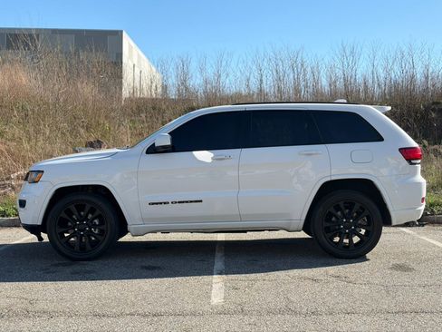Used 2018 Jeep Grand Cherokee Altitude image 5