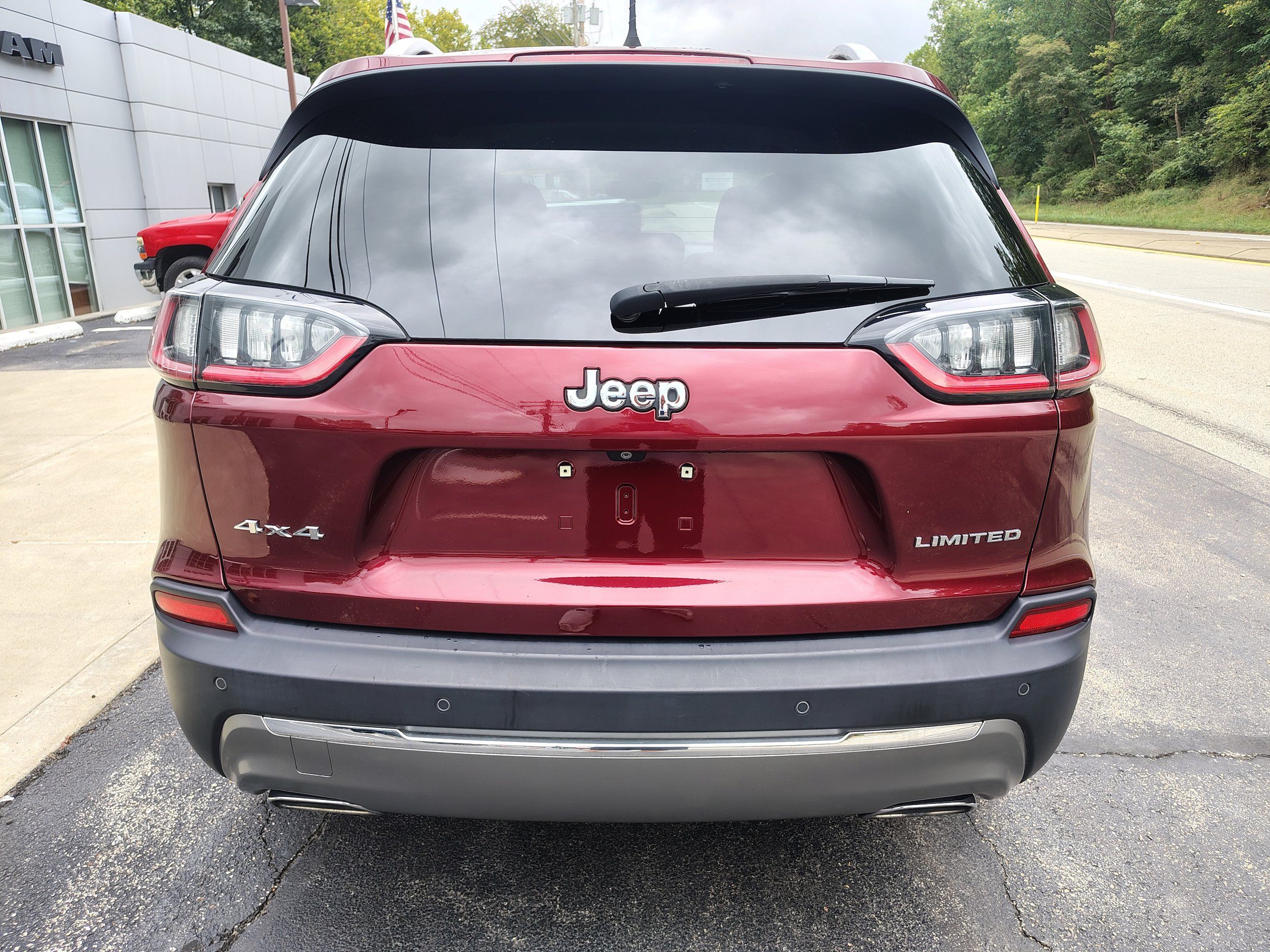 Used 2019 Jeep Cherokee Limited AWD/4WD image 8