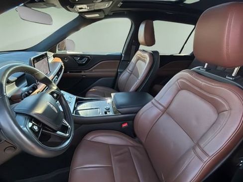 Used 2023 Lincoln Aviator Reserve w/ Equipment Group 201A image 18