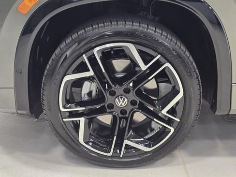 New 2026 Volkswagen Tiguan SEL R-Line AWD/4WD image 11