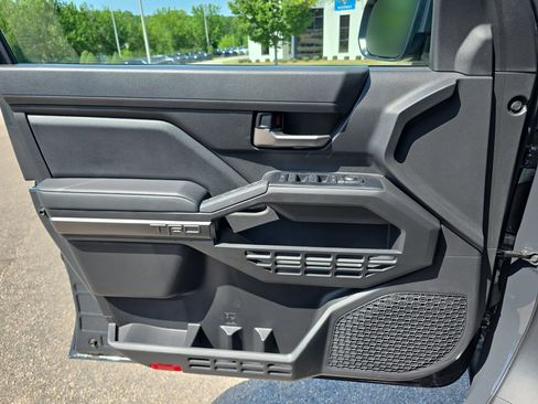 Used 2025 Toyota Tacoma TRD Sport AWD/4WD image 25