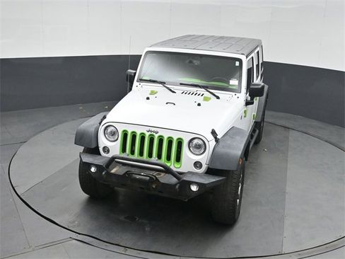 Used 2017 Jeep Wrangler Unlimited Rubicon image 35