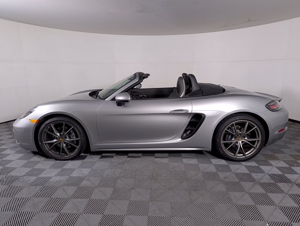 Used 2021 Porsche 718 Boxster RWD image 2