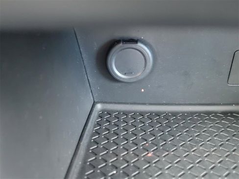 Used 2024 Nissan Pathfinder SV image 24