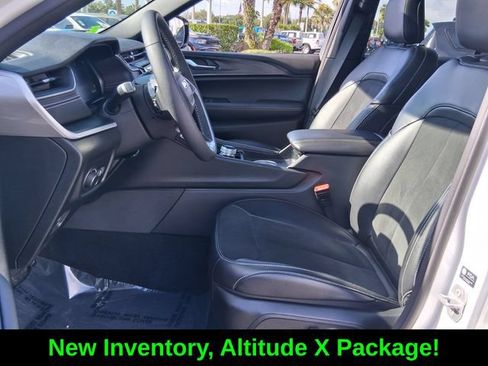 Certified 2025 Jeep Grand Cherokee Altitude AWD/4WD image 10
