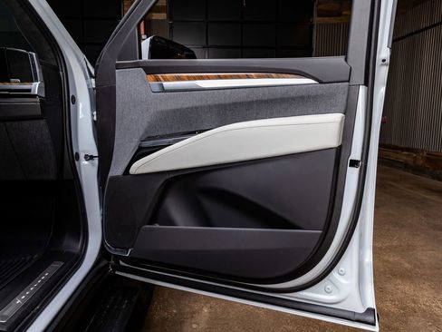 Used 2026 Cadillac Escalade Platinum Sport w/ LPO, Floor Liner Package image 38