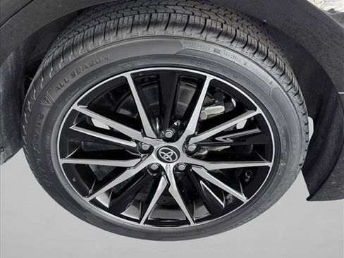Used 2024 Toyota Camry SE image 9