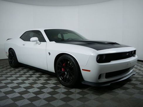 Used 2016 Dodge Challenger SRT Hellcat image 2