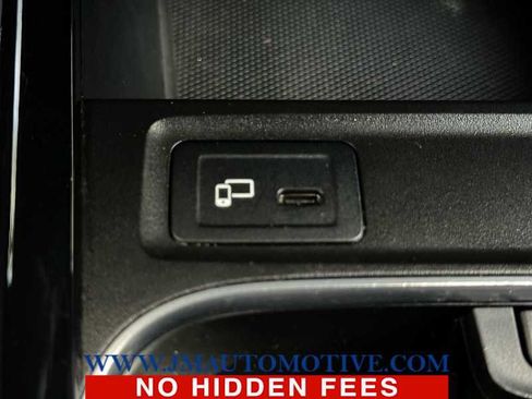 Used 2022 Mercedes-Benz GLB 250 4MATIC image 35