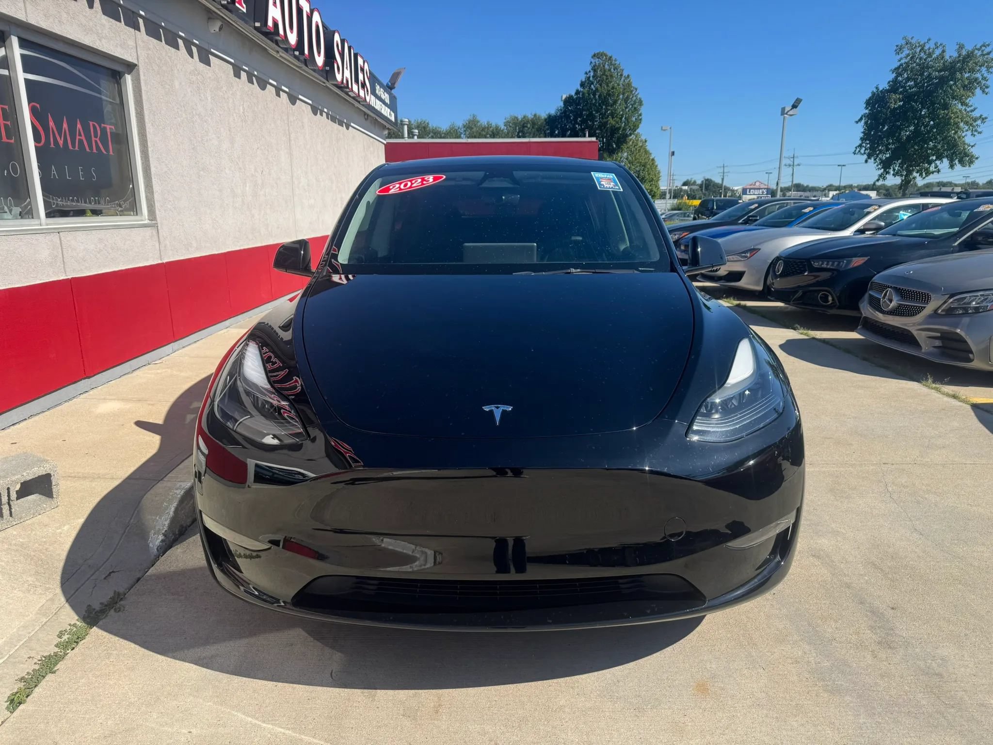 Used 2023 Tesla Model Y Long Range AWD/4WD image 2