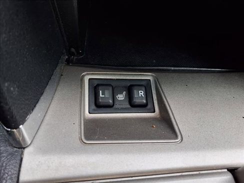 Used 2010 Toyota Camry SE image 19