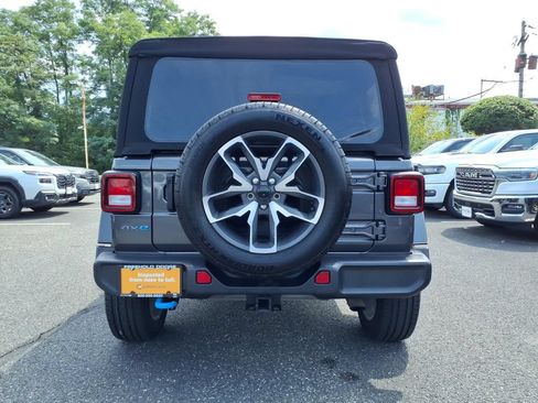 Used 2024 Jeep Wrangler Unlimited w/ Convenience Group AWD/4WD image 19