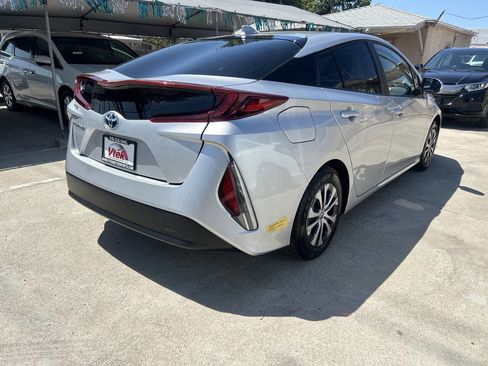 Used 2022 Toyota Prius Prime LE image 16