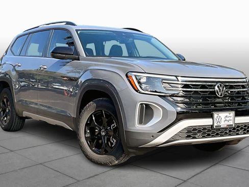 New 2026 Volkswagen Atlas Peak Edition image 2