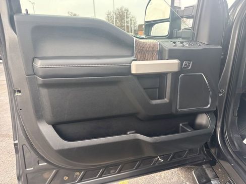 Used 2019 Ford F250 Lariat w/ Lariat Ultimate Package image 29