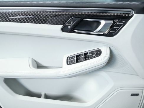 New 2026 Porsche Macan GTS image 6