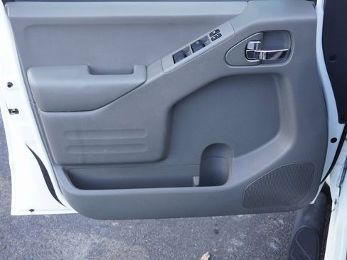 Used 2020 Nissan Frontier SV w/ Midnight Edition Floor Mats image 8