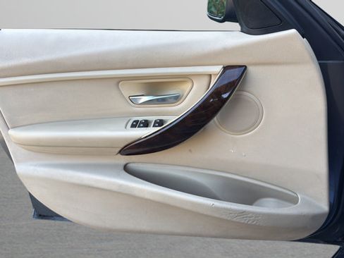 Used 2014 BMW 320i Sedan RWD image 10